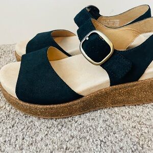 Dansko Bianca Sandal NWOT